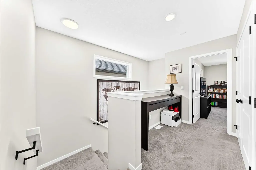 96 Wolf Gate Okotoks AB T1S 5T9