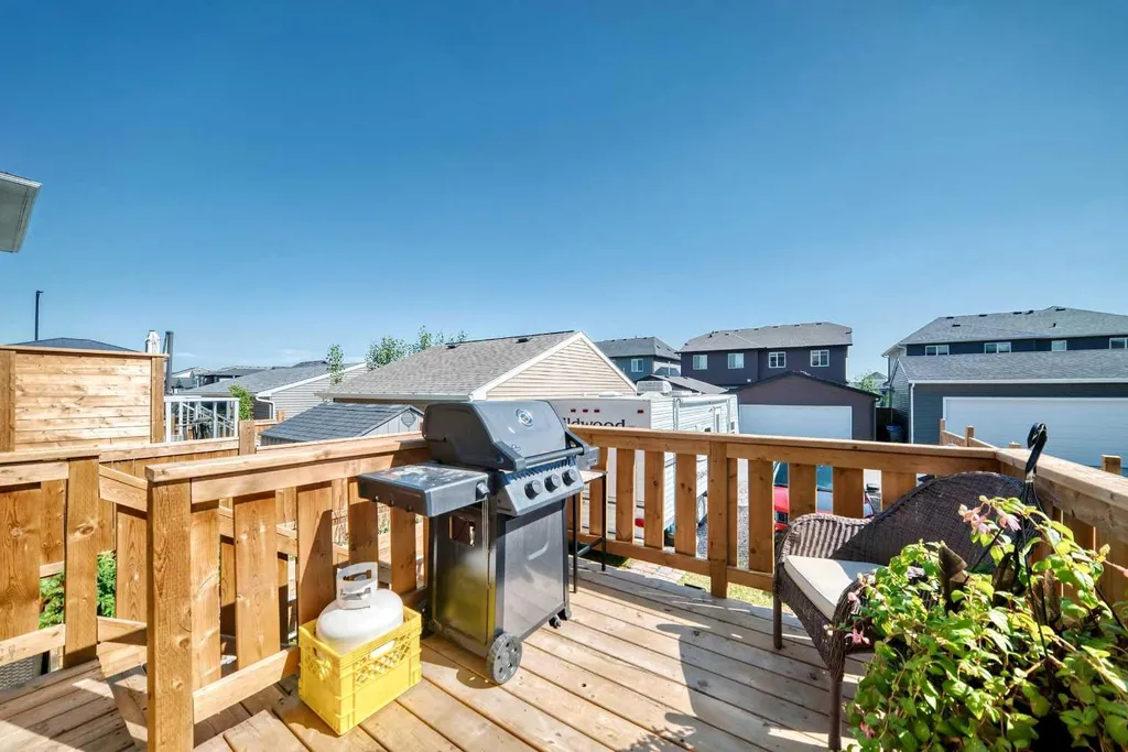 96 Wolf Gate Okotoks AB T1S 5T9