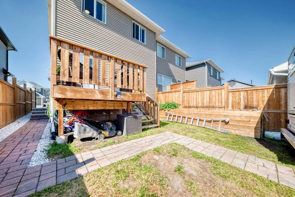 96 Wolf Gate Okotoks AB T1S 5T9