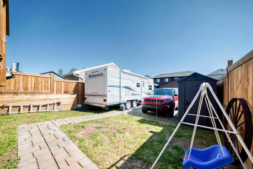 96 Wolf Gate Okotoks AB T1S 5T9