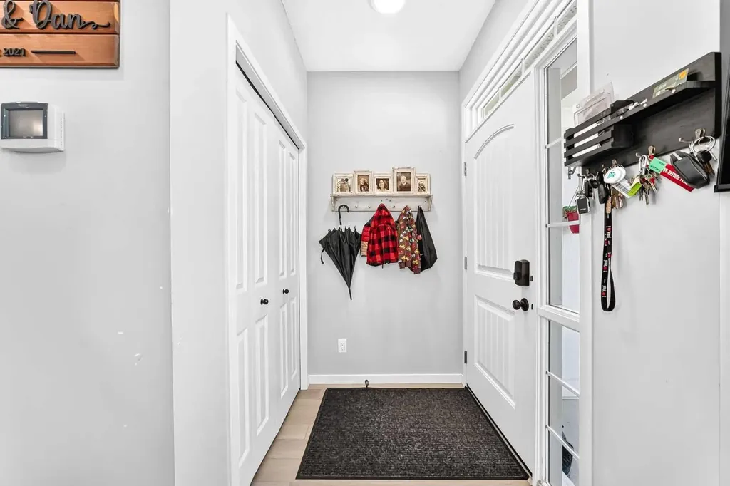 96 Wolf Gate Okotoks AB T1S 5T9