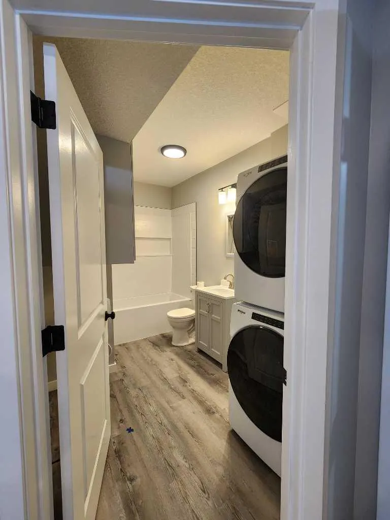 96 Wolf Gate Okotoks AB T1S 5T9