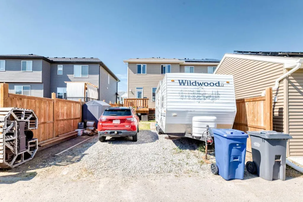 96 Wolf Gate Okotoks AB T1S 5T9