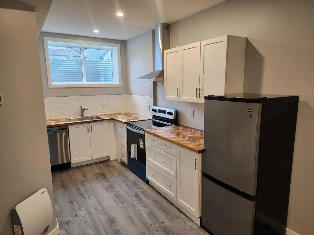 96 Wolf Gate Okotoks AB T1S 5T9
