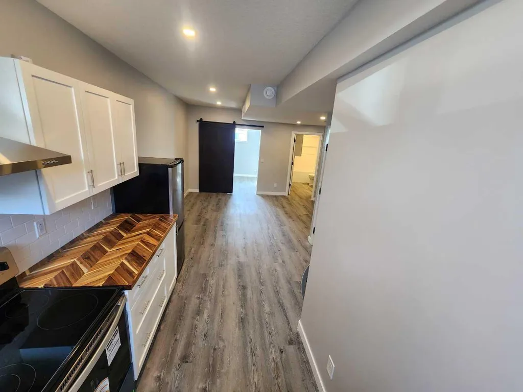 96 Wolf Gate Okotoks AB T1S 5T9