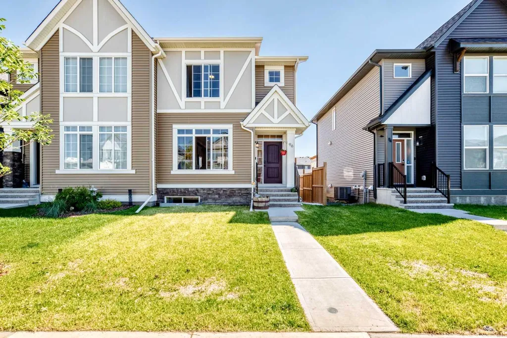 96 Wolf Gate Okotoks AB T1S 5T9