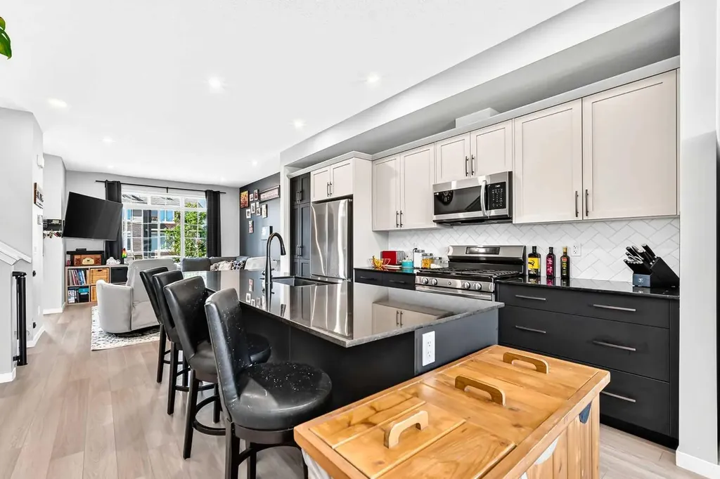 96 Wolf Gate Okotoks AB T1S 5T9