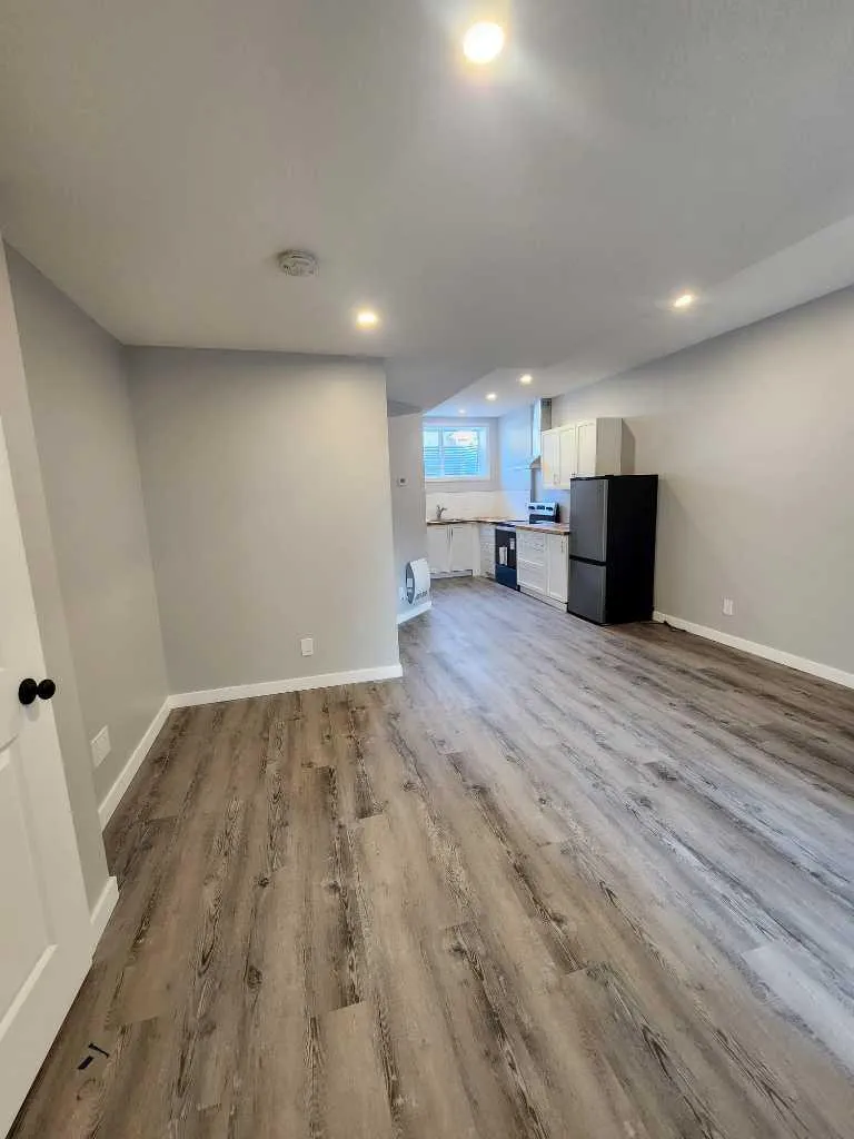 96 Wolf Gate Okotoks AB T1S 5T9