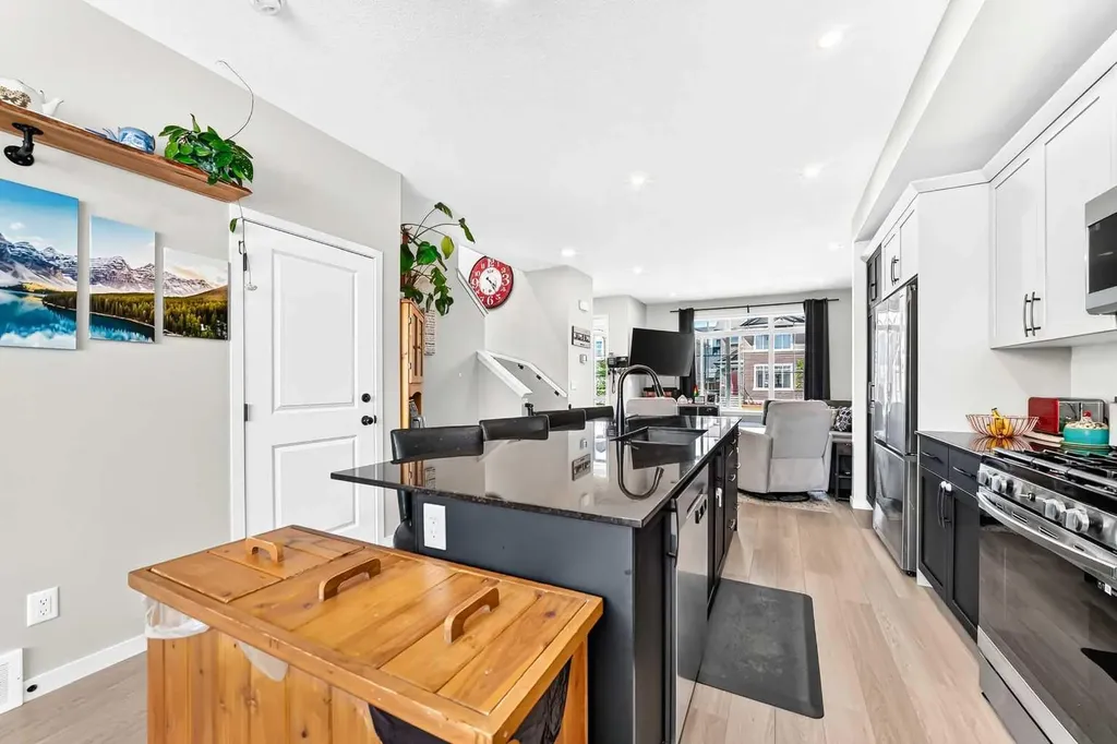 96 Wolf Gate Okotoks AB T1S 5T9