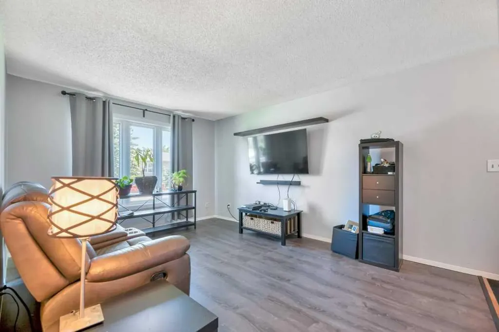 23 Abbercove Road SE Calgary AB T2A 6Y9