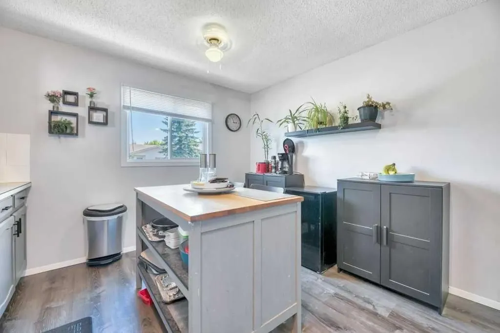 23 Abbercove Road SE Calgary AB T2A 6Y9