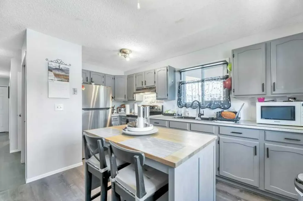 23 Abbercove Road SE Calgary AB T2A 6Y9