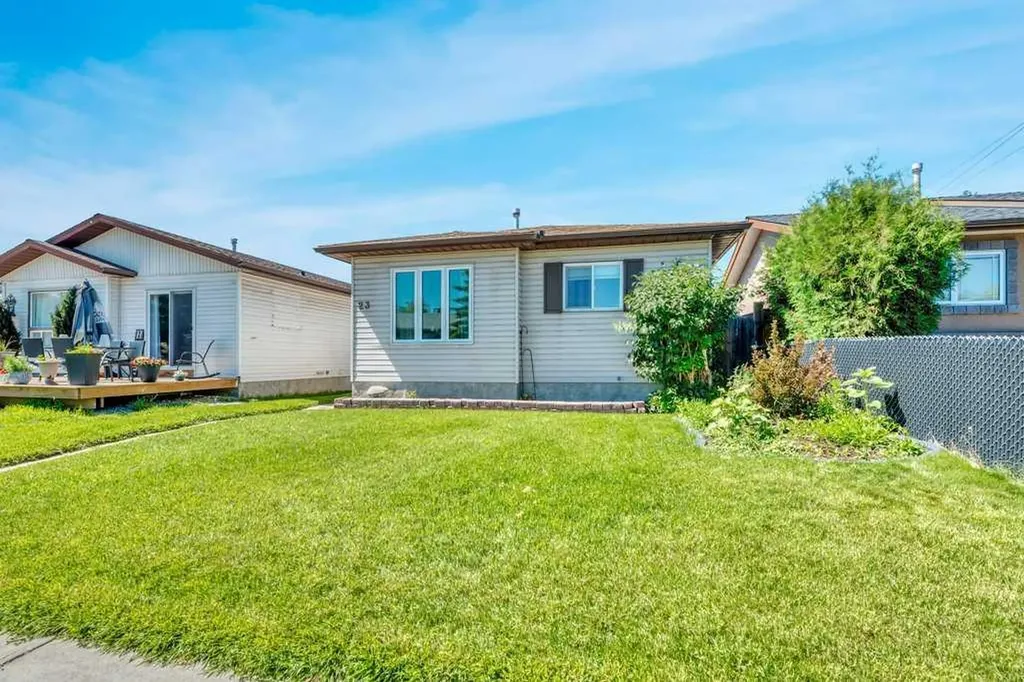 23 Abbercove Road SE Calgary AB T2A 6Y9