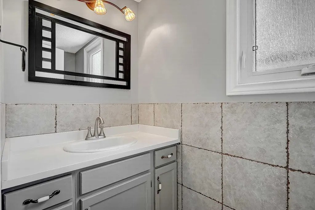 9513 62 Avenue Grande Prairie AB T8W2E1