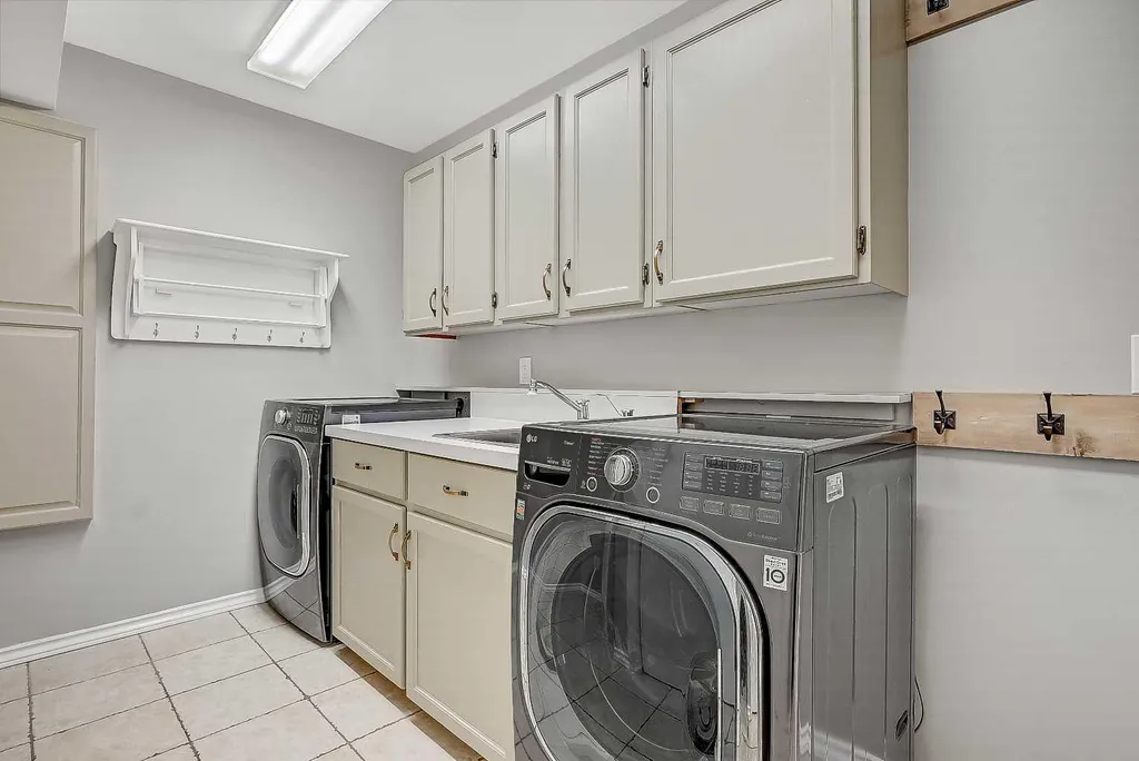 9513 62 Avenue Grande Prairie AB T8W2E1