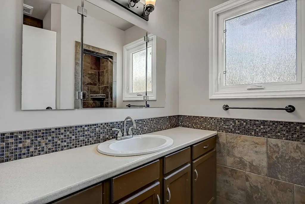 9513 62 Avenue Grande Prairie AB T8W2E1