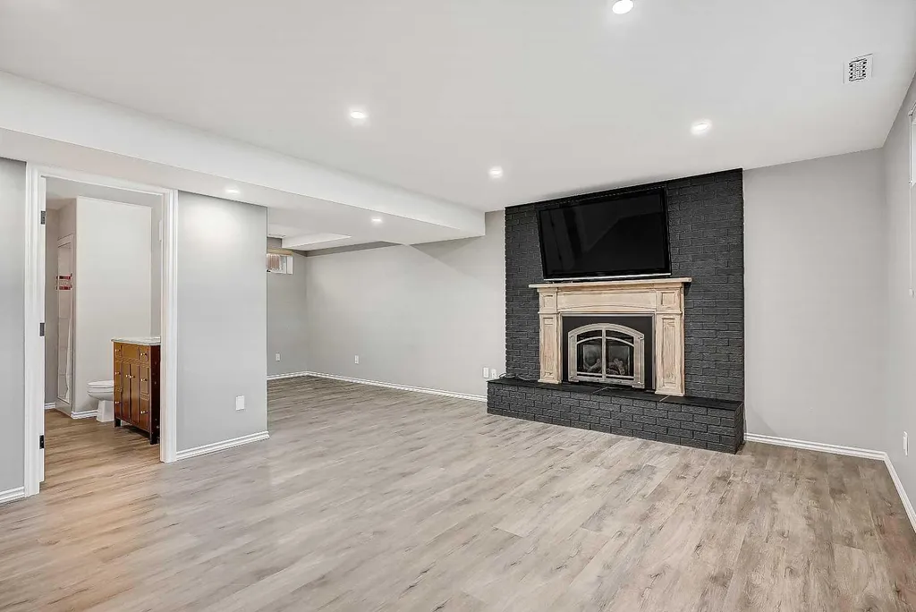 9513 62 Avenue Grande Prairie AB T8W2E1