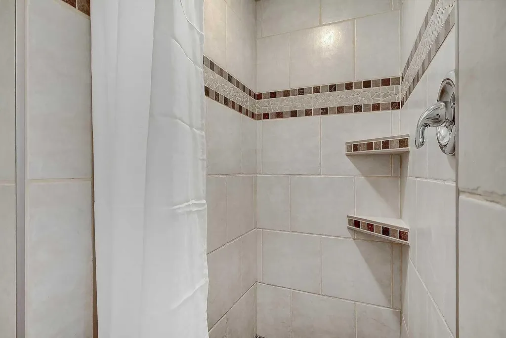 9513 62 Avenue Grande Prairie AB T8W2E1