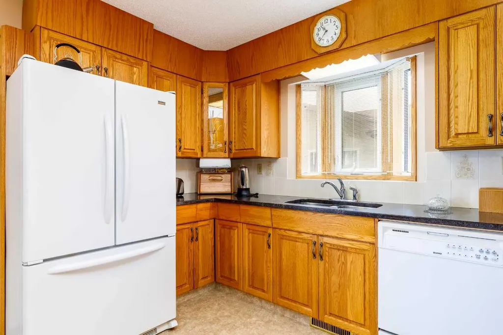 88 Mccullough Crescent Red Deer AB T4R 1S7