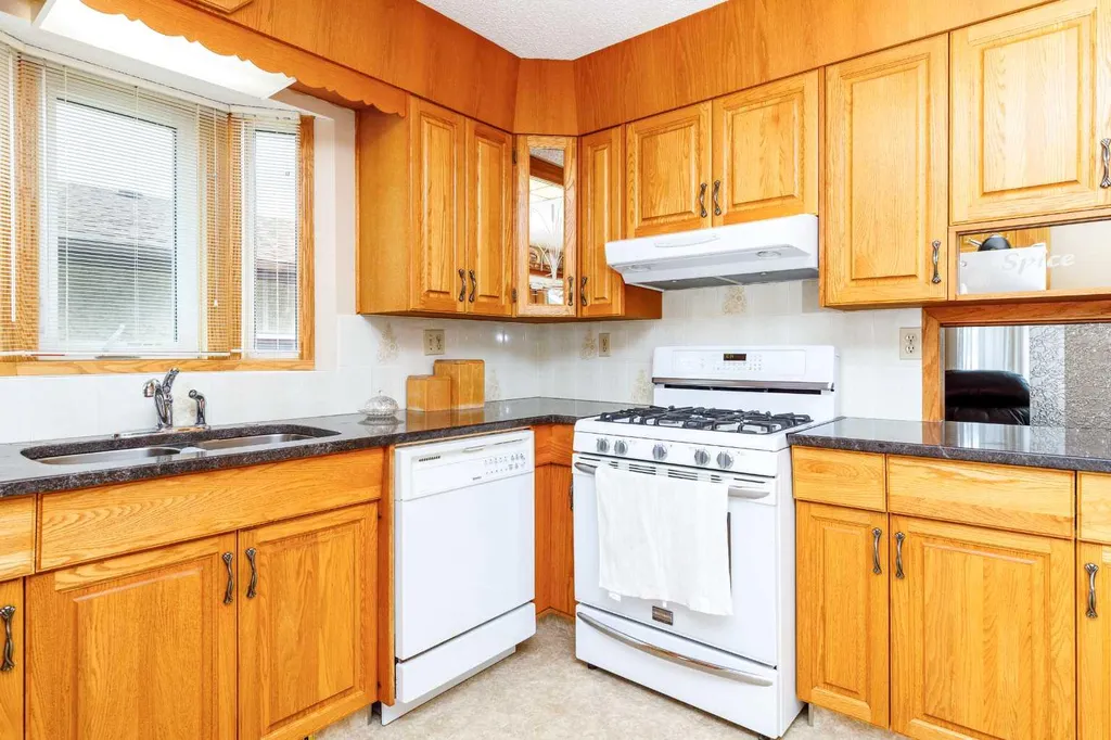 88 Mccullough Crescent Red Deer AB T4R 1S7
