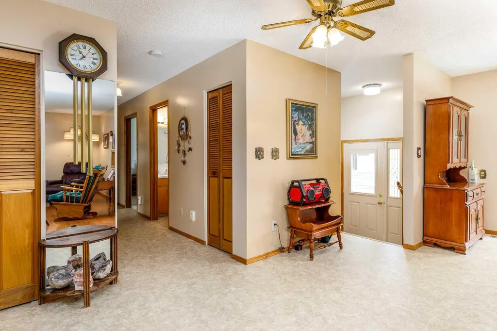 88 Mccullough Crescent Red Deer AB T4R 1S7