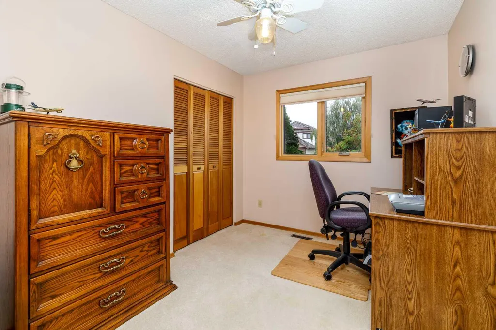 88 Mccullough Crescent Red Deer AB T4R 1S7