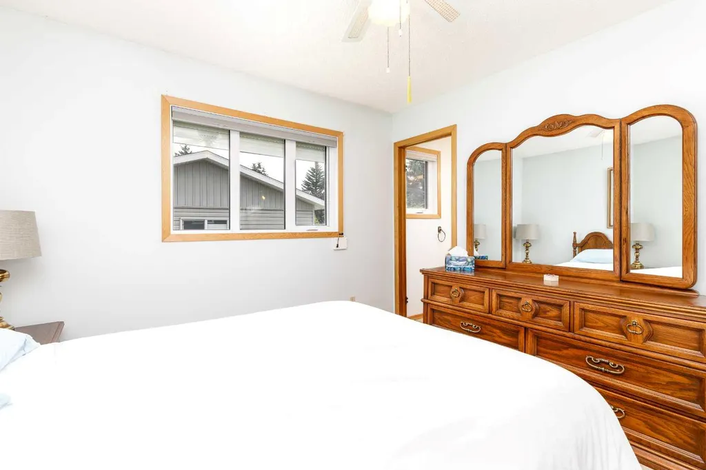 88 Mccullough Crescent Red Deer AB T4R 1S7