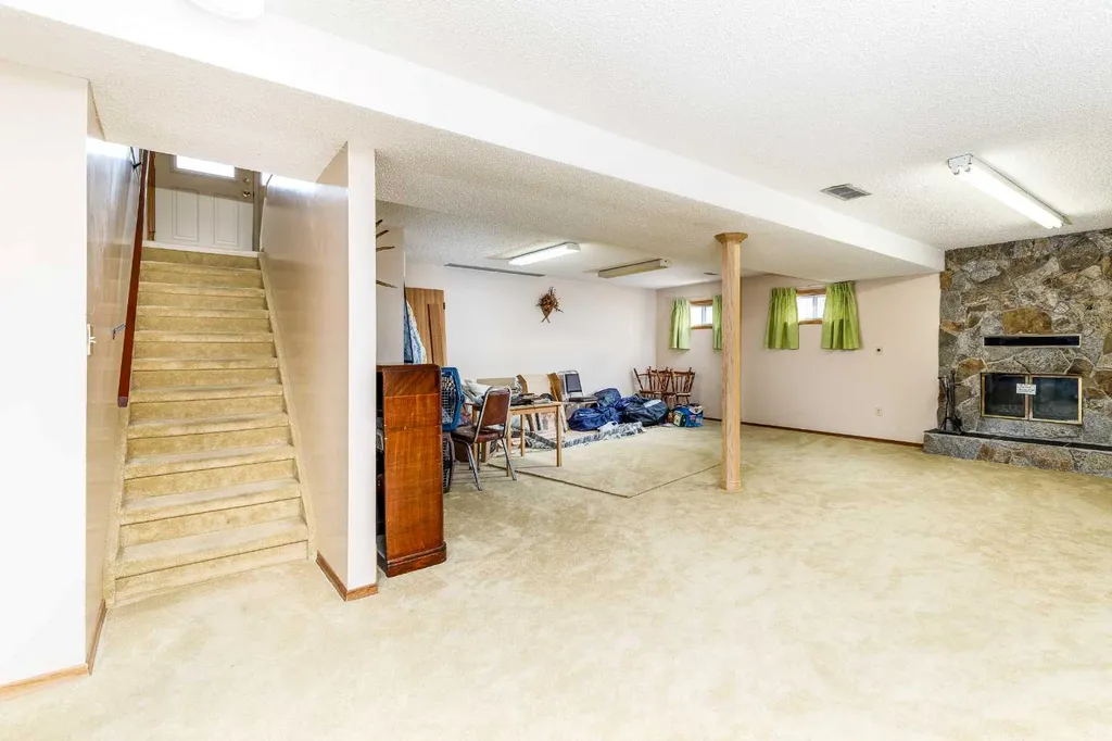 88 Mccullough Crescent Red Deer AB T4R 1S7