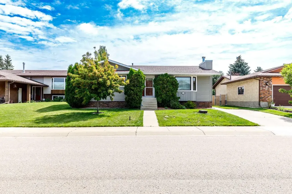 88 Mccullough Crescent Red Deer AB T4R 1S7