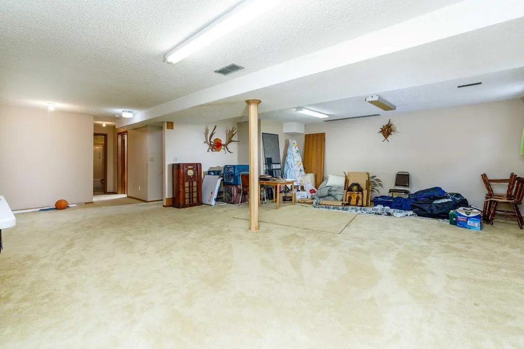 88 Mccullough Crescent Red Deer AB T4R 1S7
