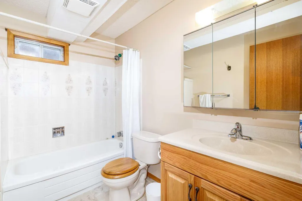 88 Mccullough Crescent Red Deer AB T4R 1S7
