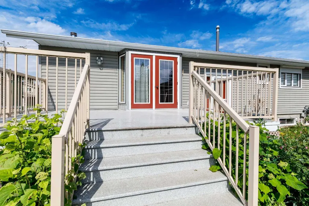 88 Mccullough Crescent Red Deer AB T4R 1S7