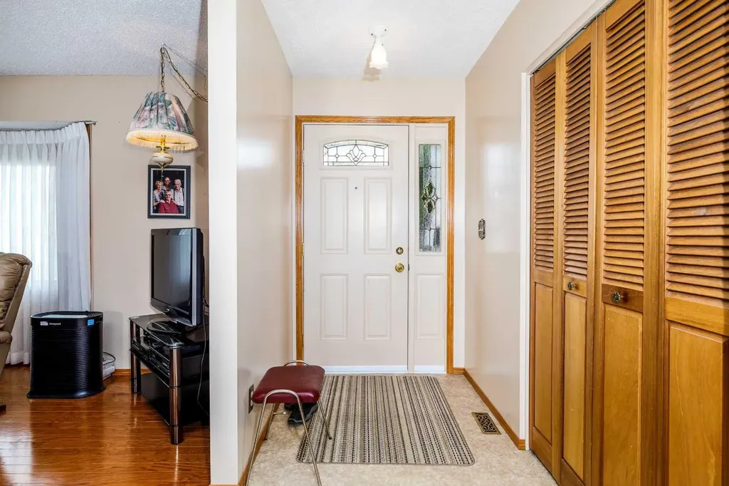88 Mccullough Crescent Red Deer AB T4R 1S7