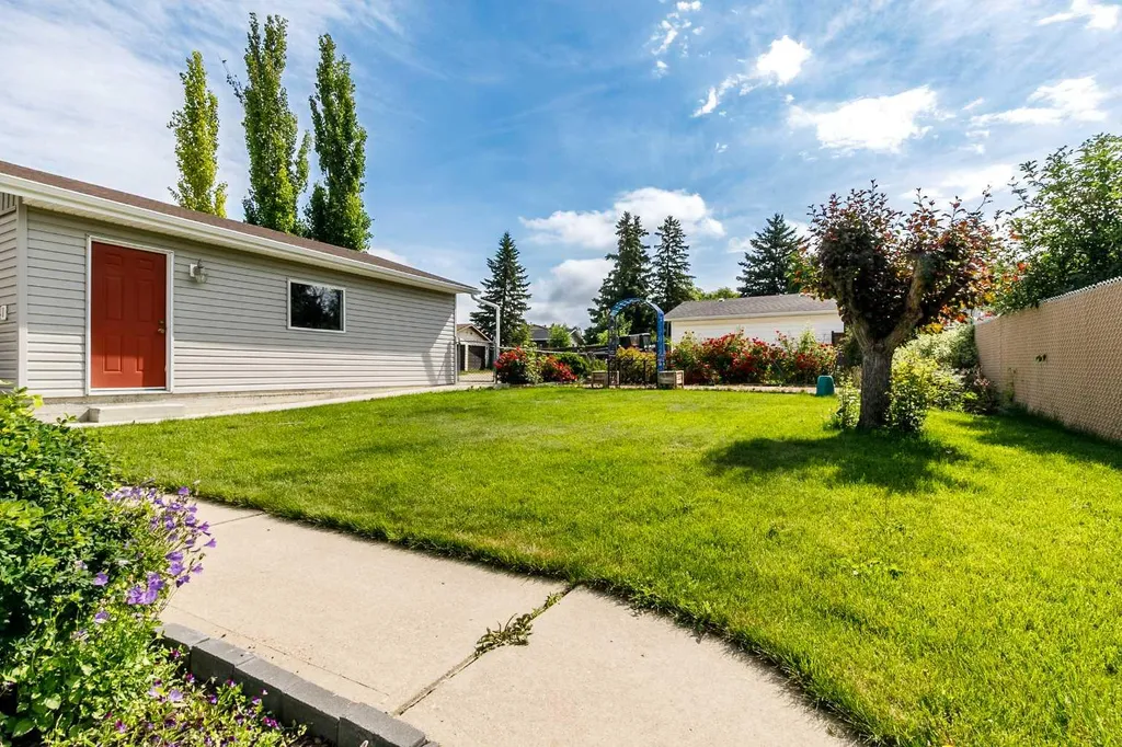 88 Mccullough Crescent Red Deer AB T4R 1S7