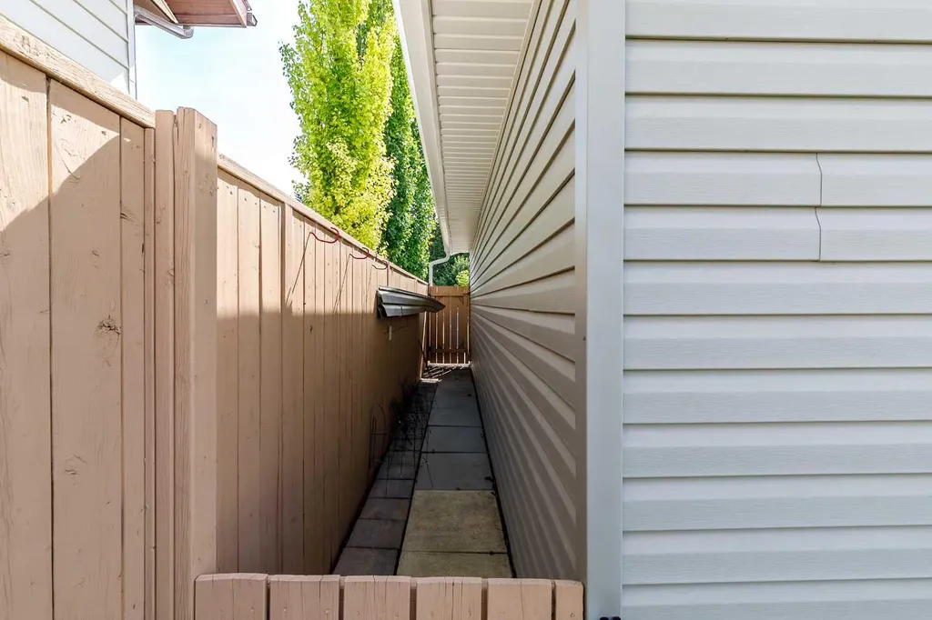 88 Mccullough Crescent Red Deer AB T4R 1S7