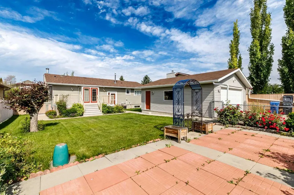 88 Mccullough Crescent Red Deer AB T4R 1S7