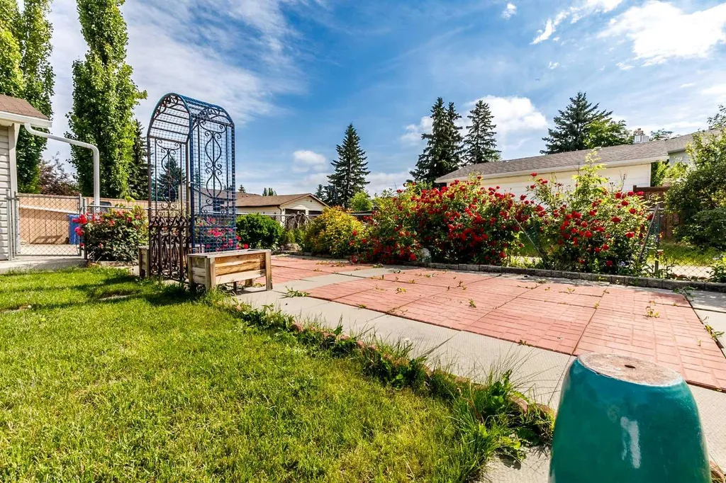 88 Mccullough Crescent Red Deer AB T4R 1S7