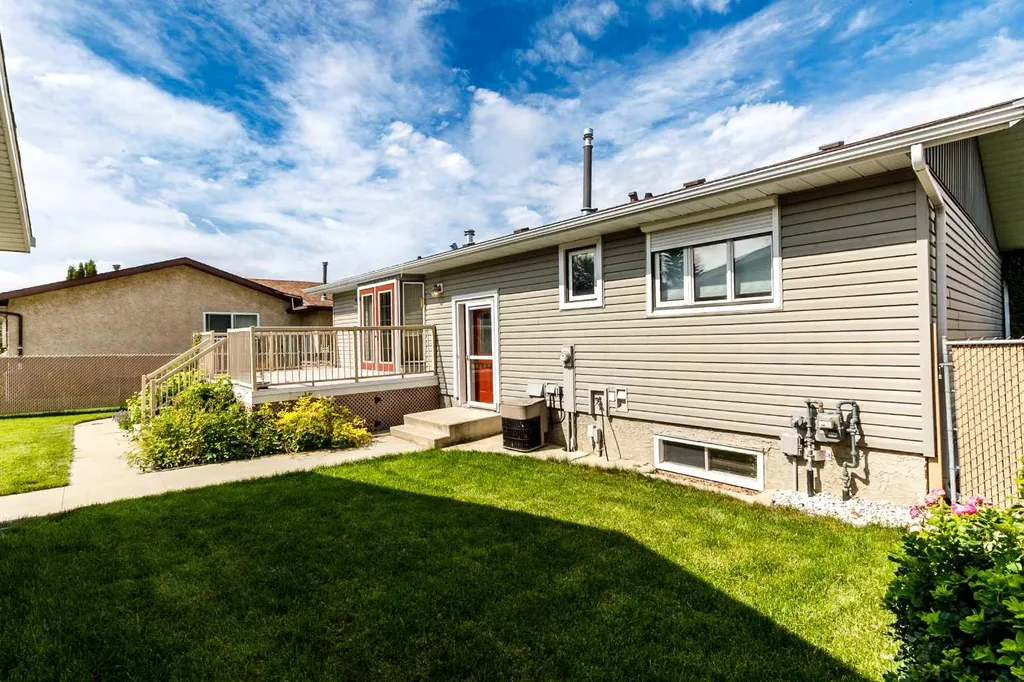 88 Mccullough Crescent Red Deer AB T4R 1S7