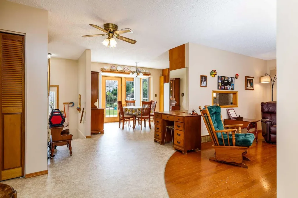 88 Mccullough Crescent Red Deer AB T4R 1S7