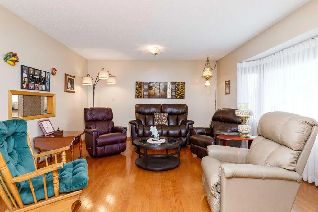 88 Mccullough Crescent Red Deer AB T4R 1S7