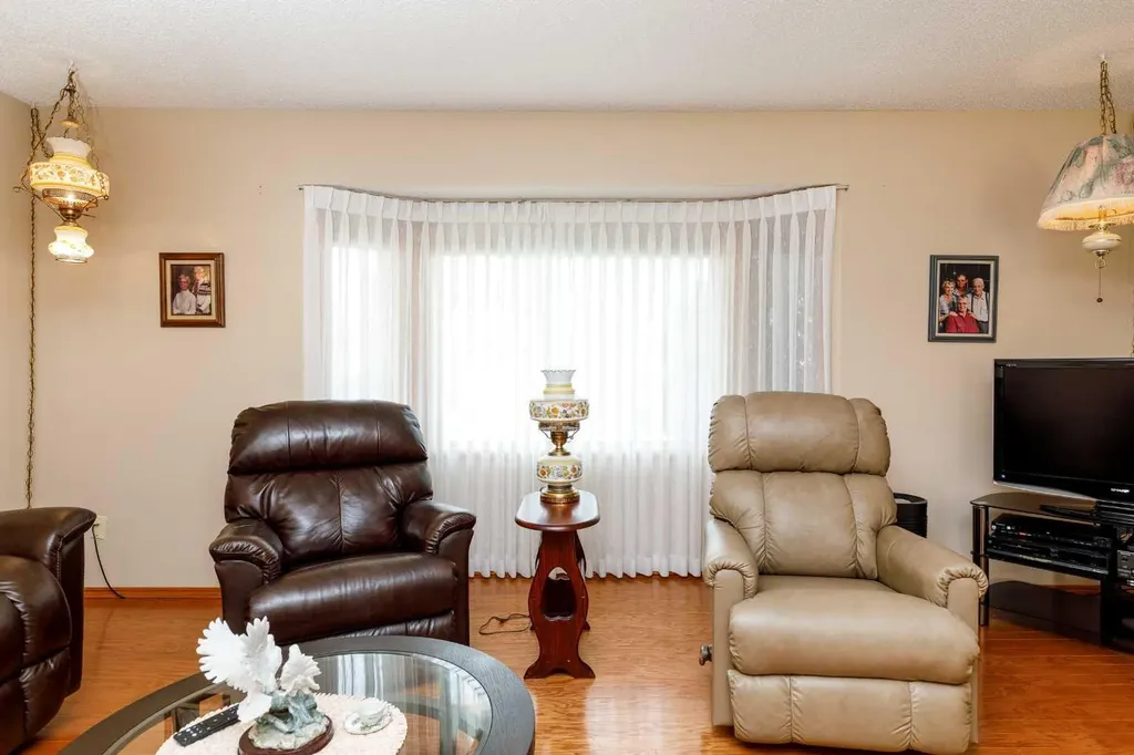 88 Mccullough Crescent Red Deer AB T4R 1S7
