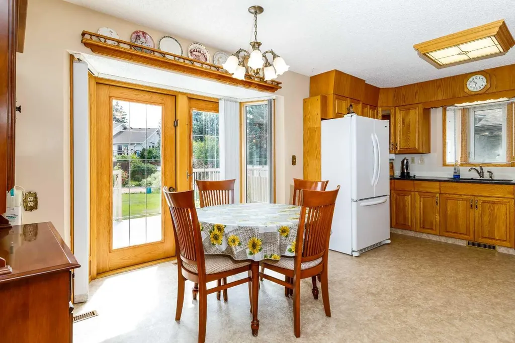 88 Mccullough Crescent Red Deer AB T4R 1S7