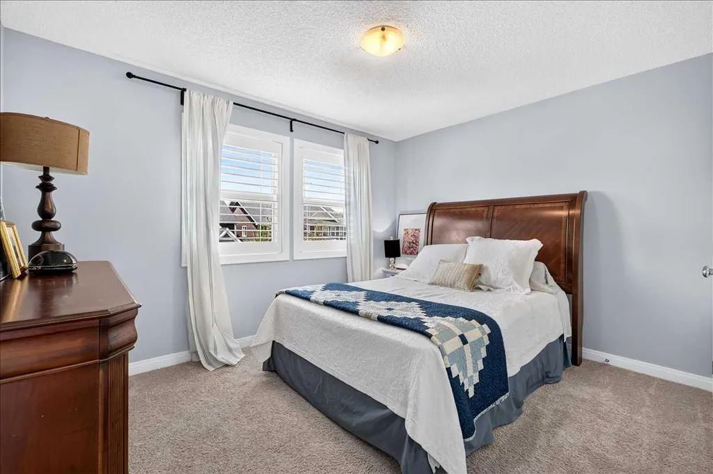 199 River Heights Crescent Cochrane AB T4C 0V1
