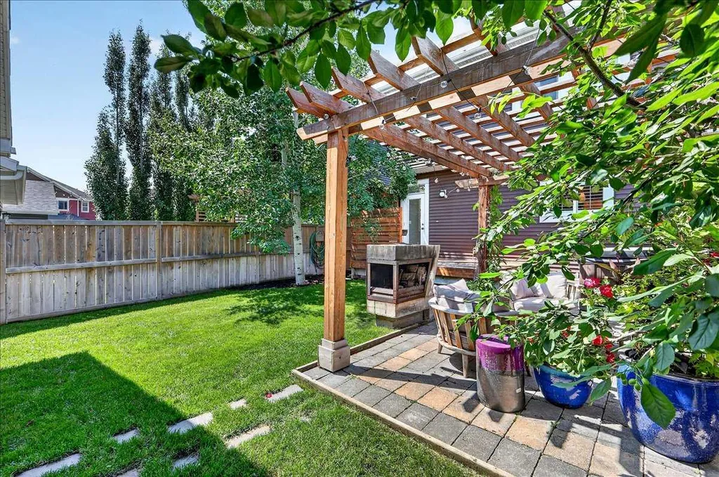 199 River Heights Crescent Cochrane AB T4C 0V1