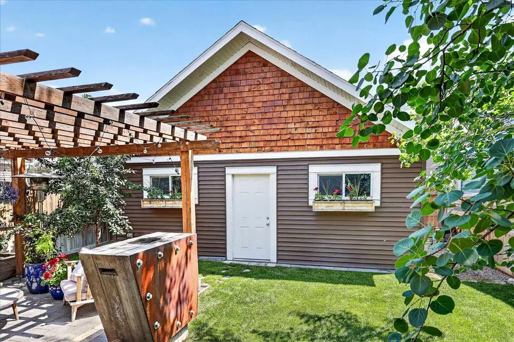199 River Heights Crescent Cochrane AB T4C 0V1