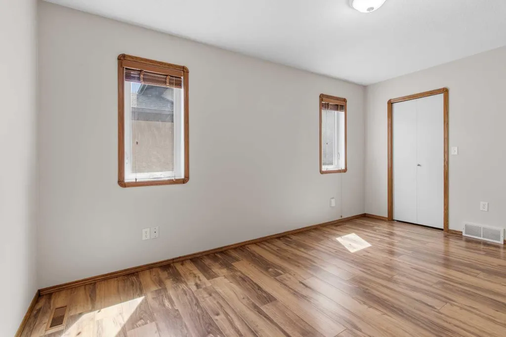 3 Pickering Close Sylvan Lake AB T4S 1K2