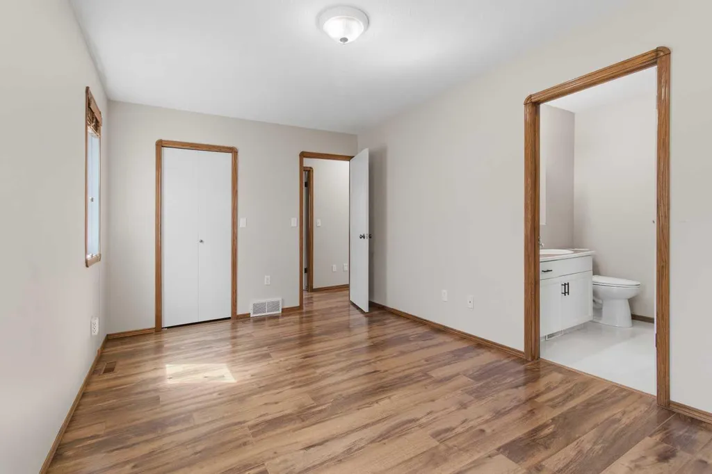 3 Pickering Close Sylvan Lake AB T4S 1K2