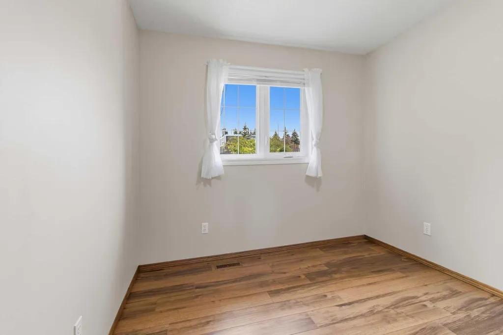 3 Pickering Close Sylvan Lake AB T4S 1K2