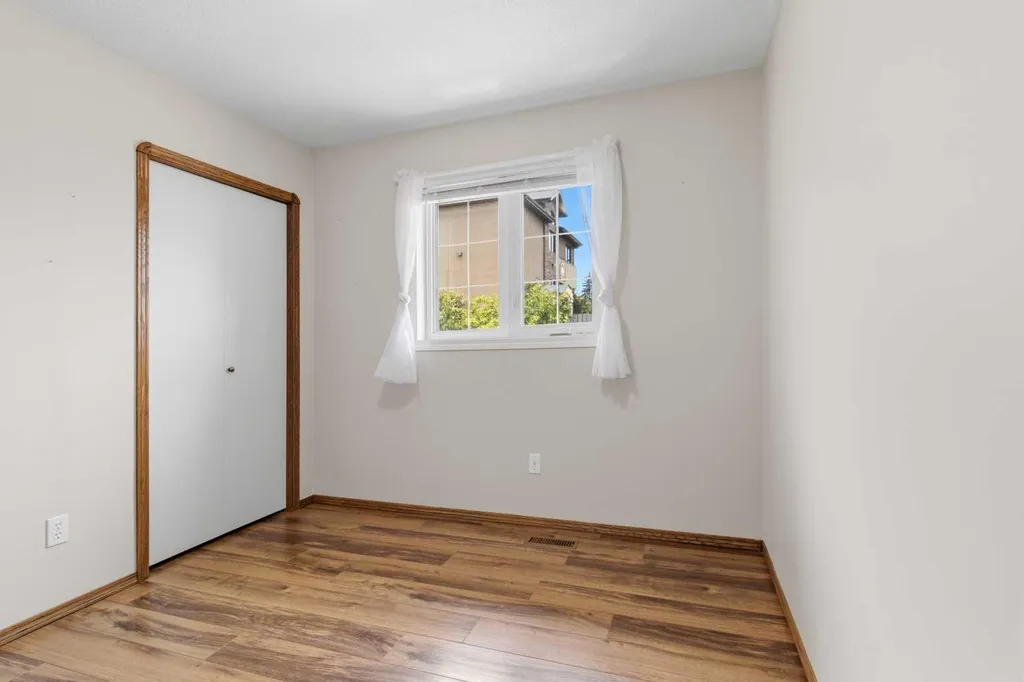 3 Pickering Close Sylvan Lake AB T4S 1K2