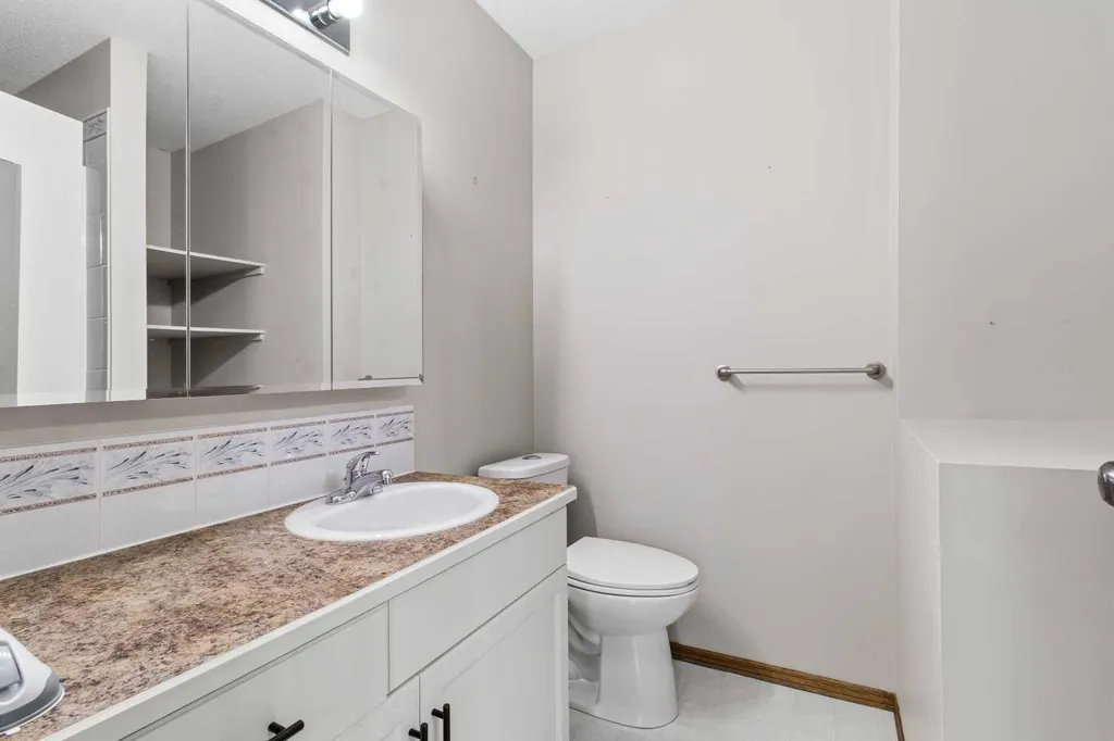 3 Pickering Close Sylvan Lake AB T4S 1K2